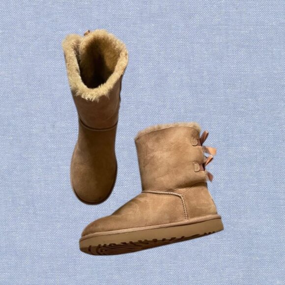UGG Bailey Bow Fur Lined Boots Size 9 in Chestnut - Picture 1 of 10